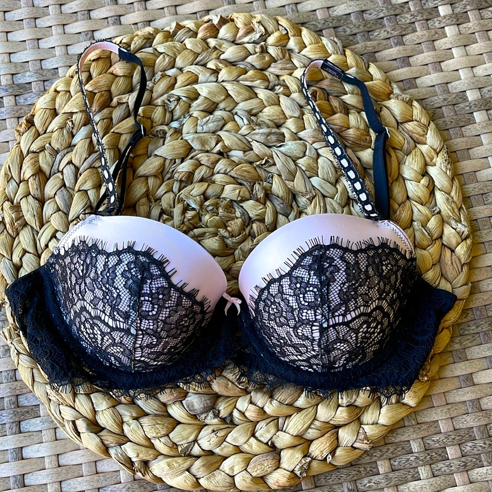 Victoria's Secret 34C Black and White Lace Bra